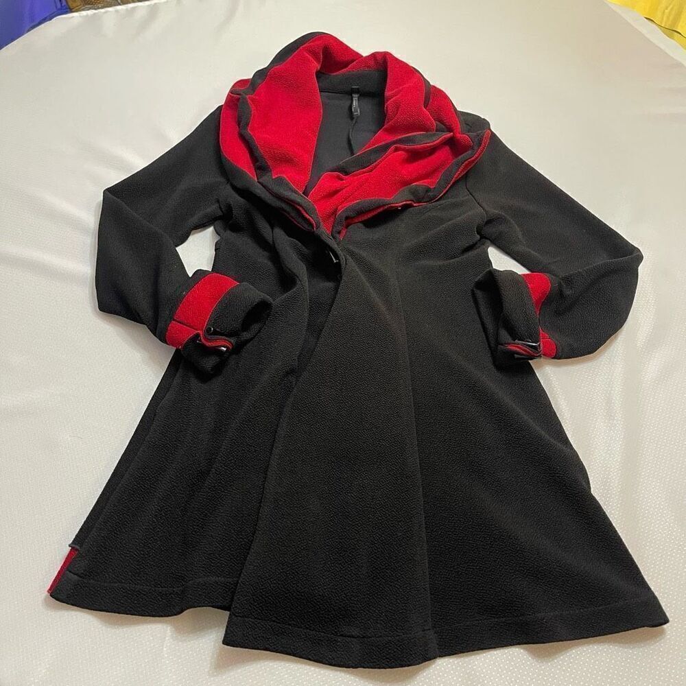 IC Connie K Black Red Stretch Knit Dramatic Wire Collar Opera Coat Jacket Small
